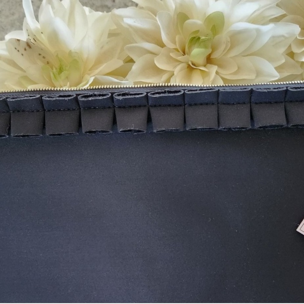 Ted Baker Black Ruffle Extra Large Zipper Tote Laptop/ Cosmetic Pouch NEW - Picture 3 of 12